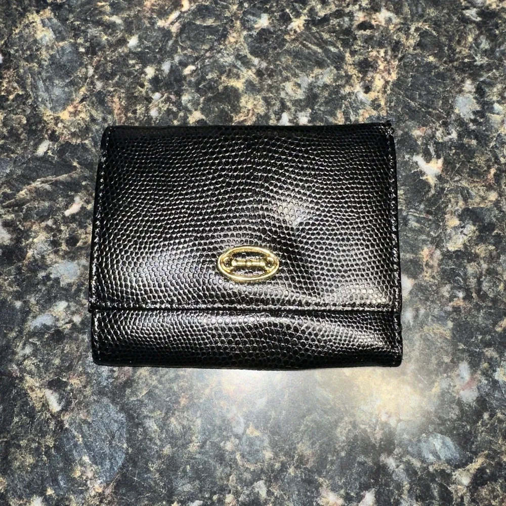 M.London Genuine Leather Bridle Bit Snake Embossed Trifold Wallet w/ Coin Pocket
